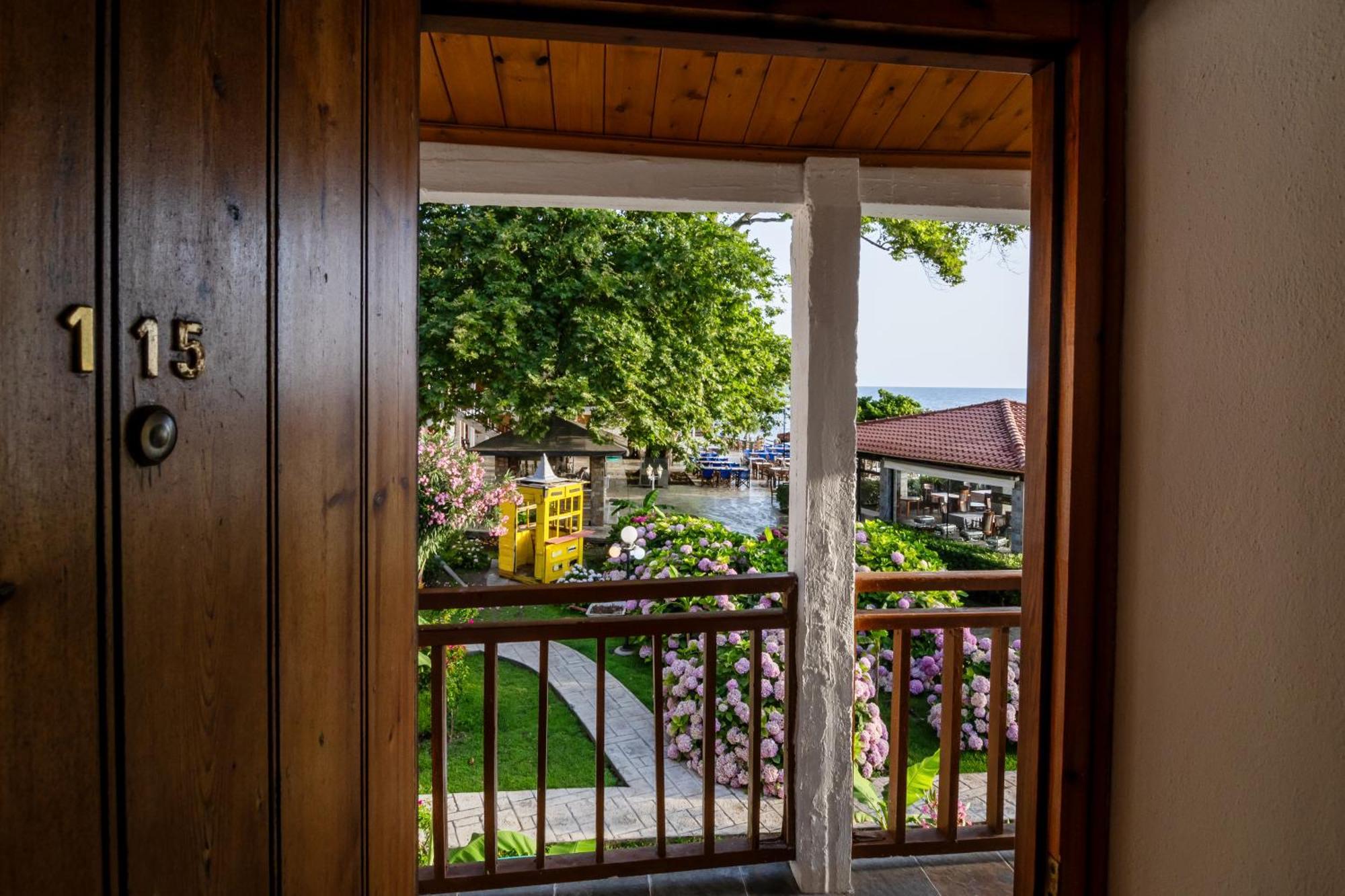 Hotel Коккінон-Нерон Екстер'єр фото