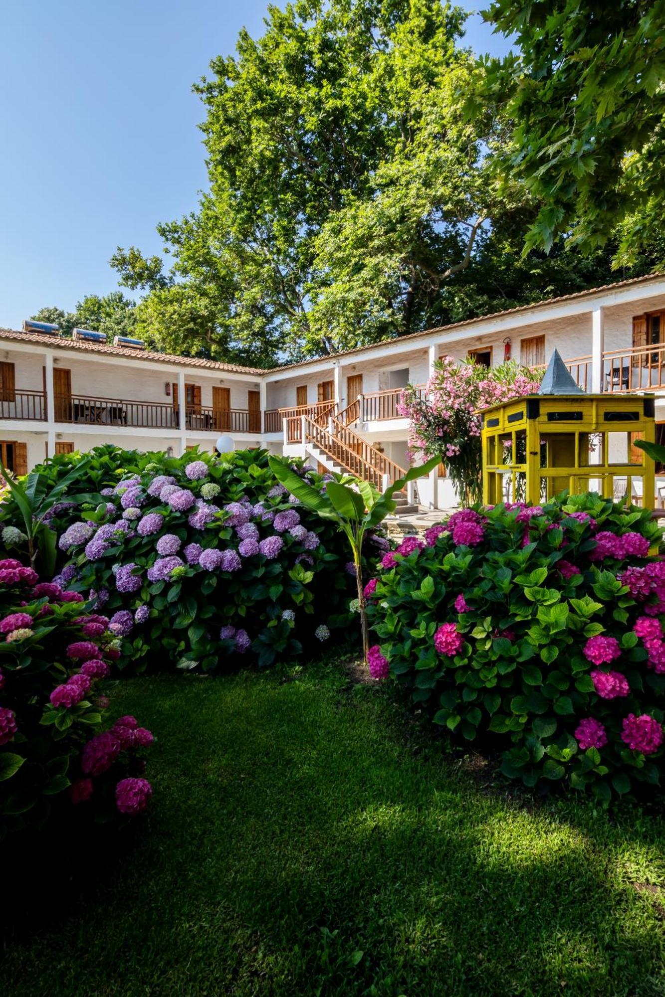 Hotel Коккінон-Нерон Екстер'єр фото