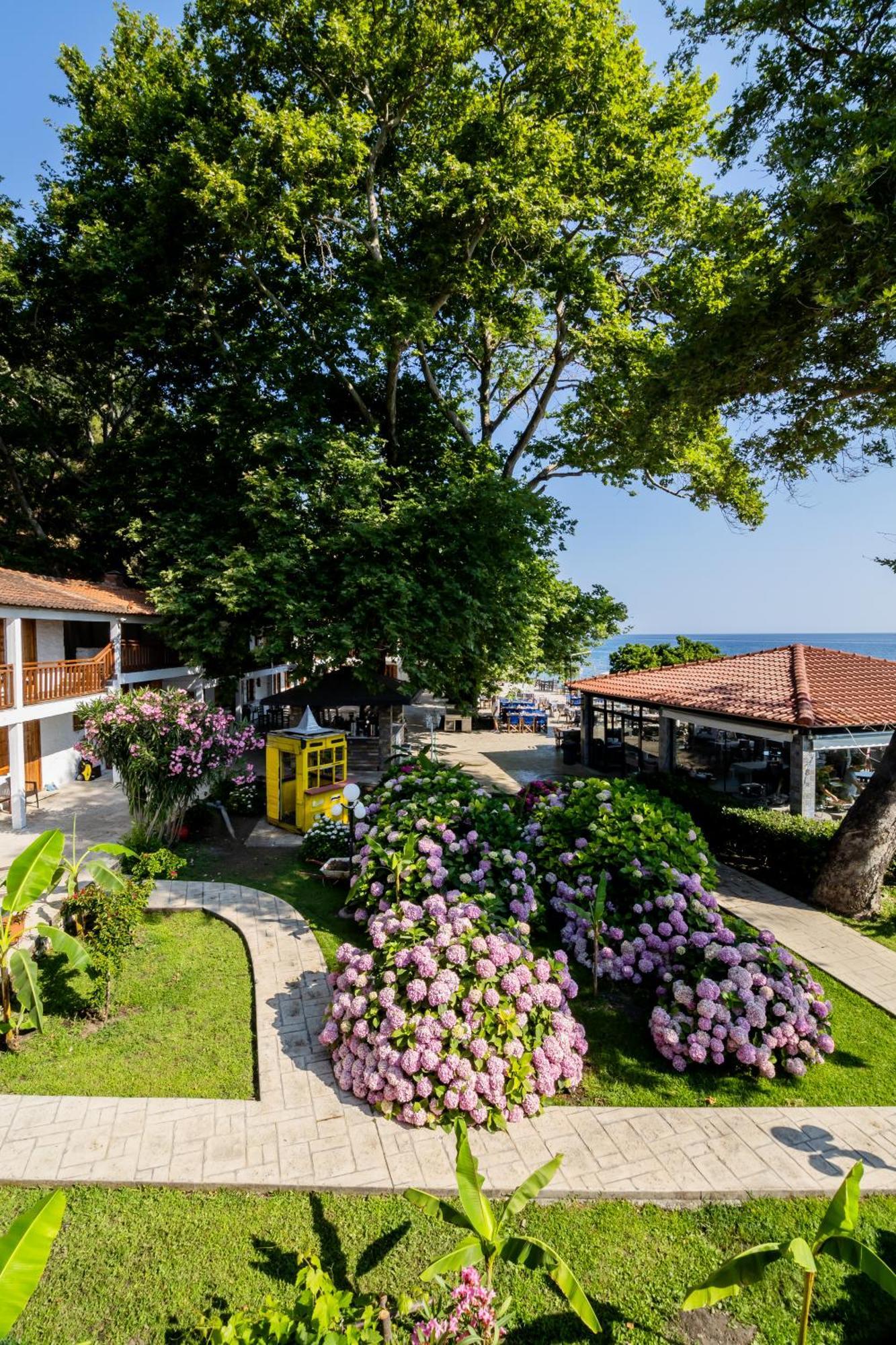 Hotel Коккінон-Нерон Екстер'єр фото