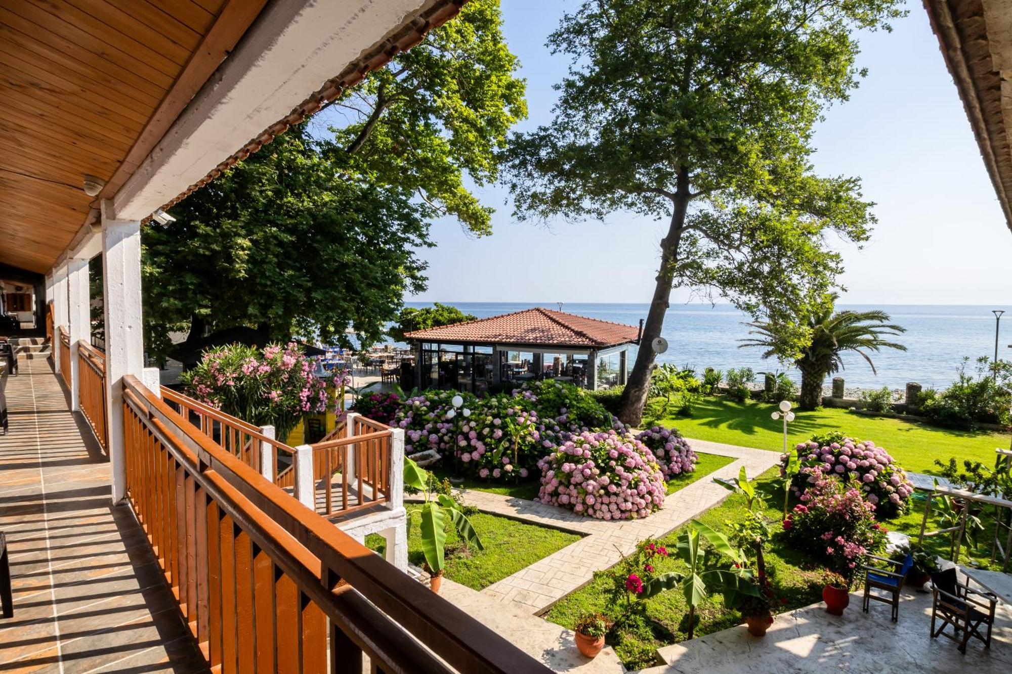 Hotel Коккінон-Нерон Екстер'єр фото